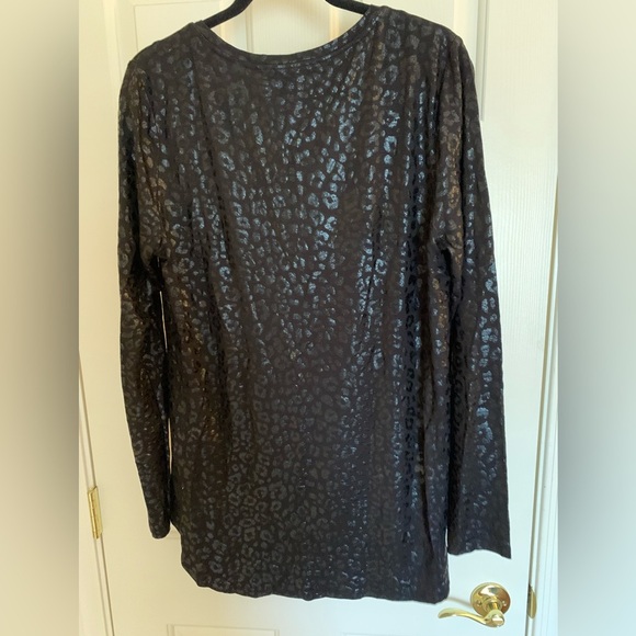 NWT WHBM Black-on-Black/silver animal print lightweight top Large - Picture 6 of 8